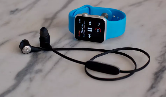 How to Enable Headphone Notifications on Apple Watch | classify